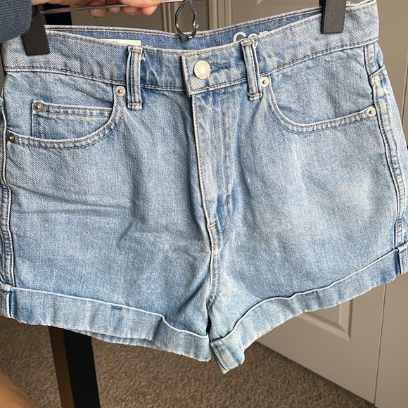 Gap High Waisted Light Wash Mom Jean Denim shorts - Picture 3 of 6